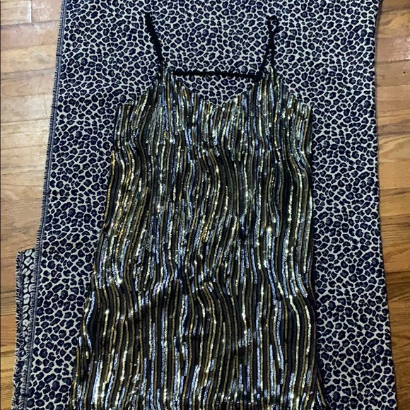 Eight Sixty Open Back liquid sequin cocktail dress - Picture 2 of 4